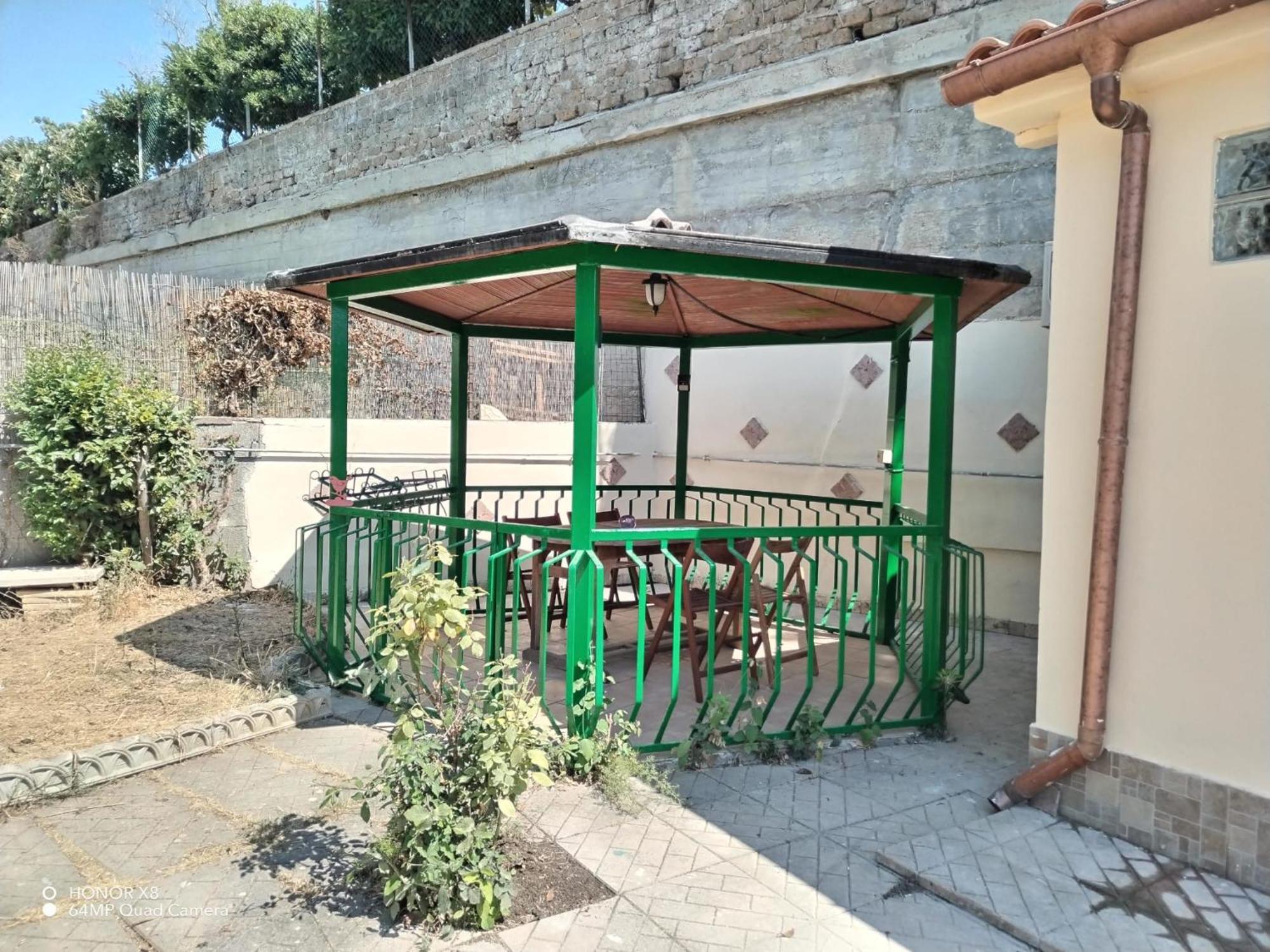 B&B Civitavecchia La Casetta Con Giardino Exterior photo